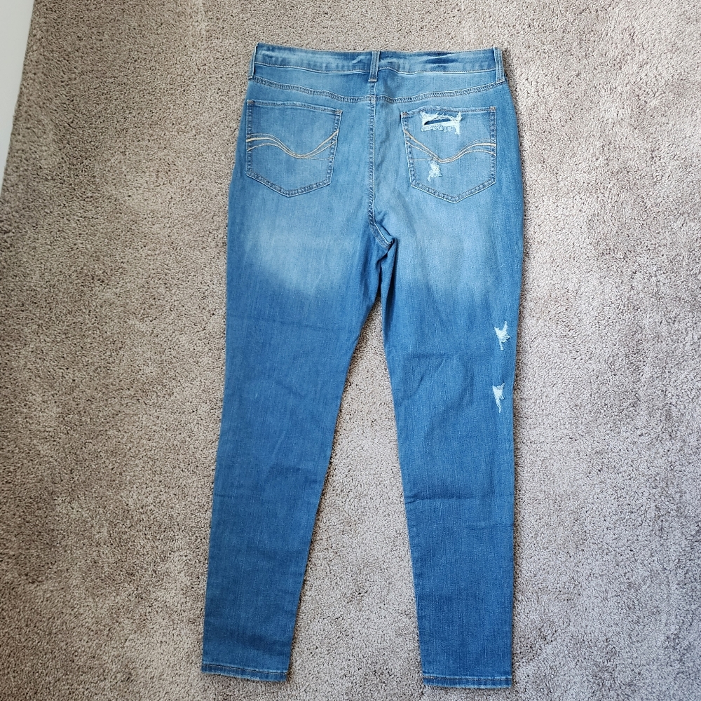 Faded Ripped Jegging - Picture 9 of 12